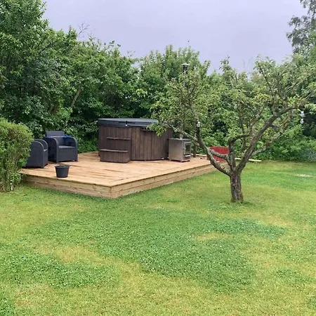 Summer House With A Hot Tub Near The Sea Дом отдыха *